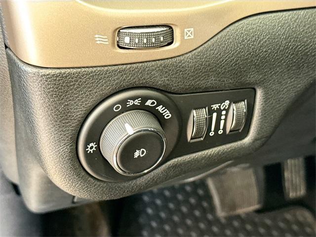 Photo of 2015 Eco Green Pearlcoat Jeep Cherokee