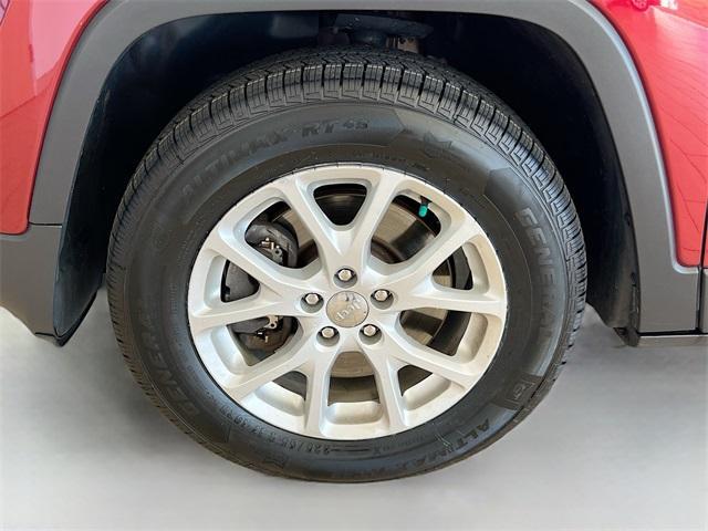Photo of 2017 Deep Cherry Red Crystal Pearlcoat Jeep Cherokee