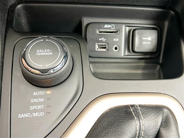 Photo of 2017 Deep Cherry Red Crystal Pearlcoat Jeep Cherokee