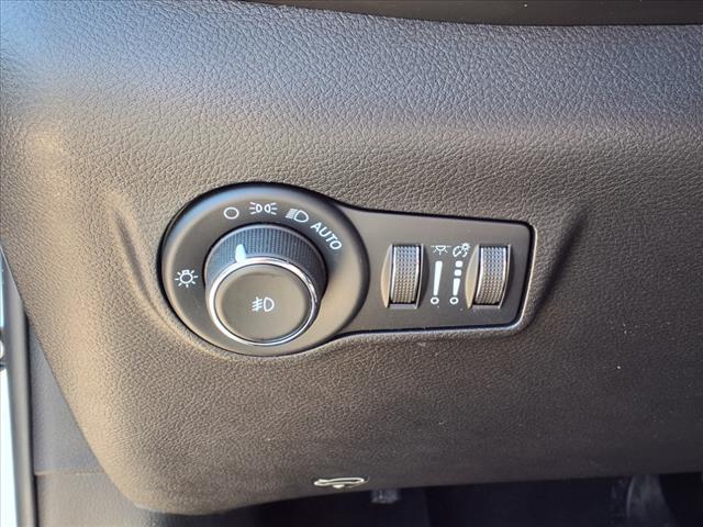 Photo of 2022 Bright White Clearcoat Jeep Compass