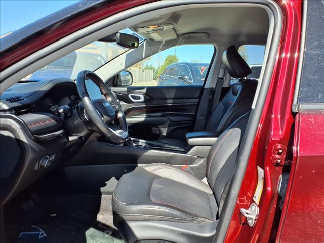Photo of 2022 Velvet Red Pearlcoat Jeep Compass
