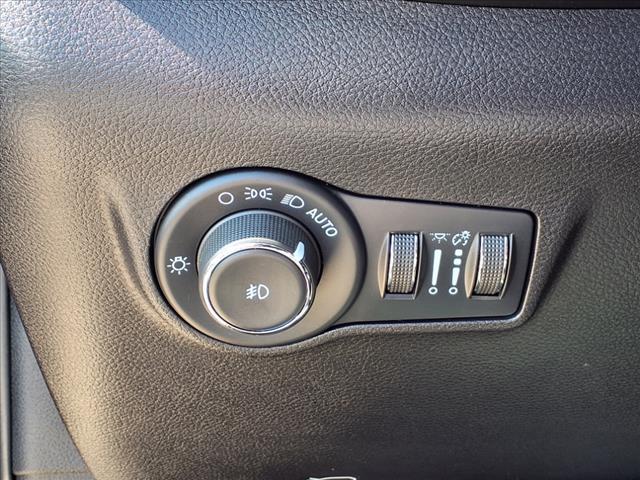 Photo of 2022 Velvet Red Pearlcoat Jeep Compass