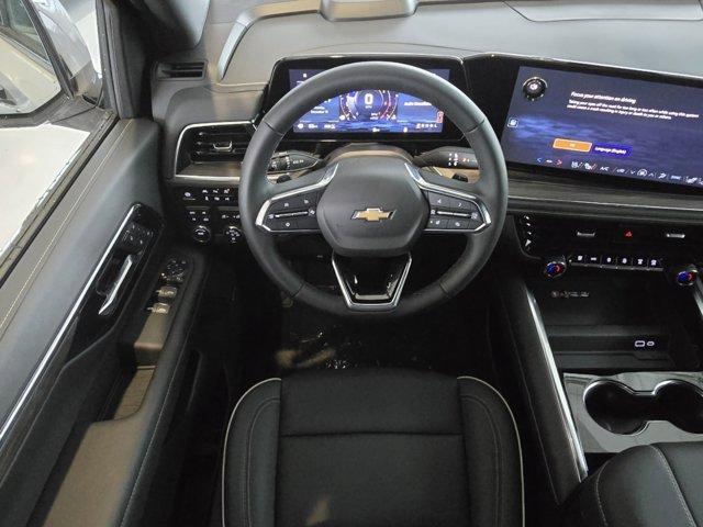 Photo of 2025 Iridescent Pearl Tricoat Chevrolet Suburban