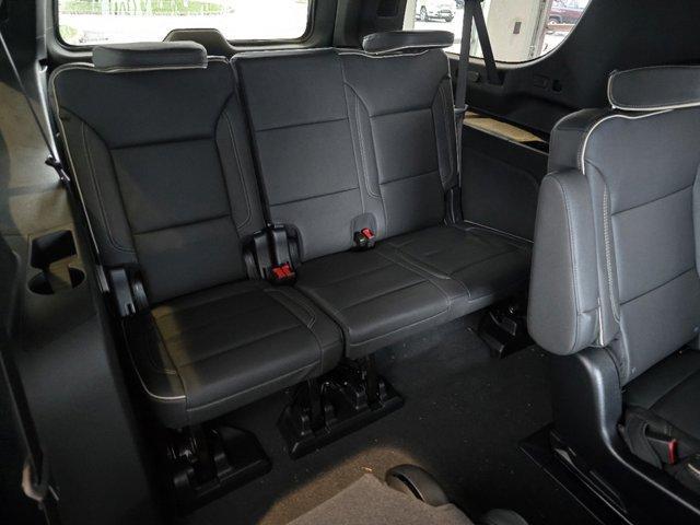 Photo of 2025 Iridescent Pearl Tricoat Chevrolet Suburban