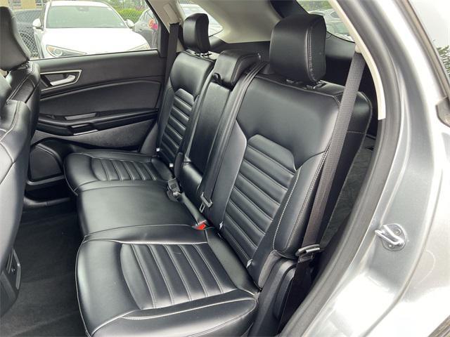 Photo of 2024 Silver Metallic Ford Edge