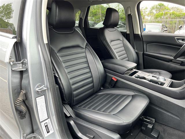 Photo of 2024 Silver Metallic Ford Edge