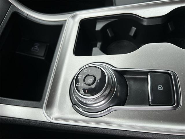 Photo of 2024 Silver Metallic Ford Edge