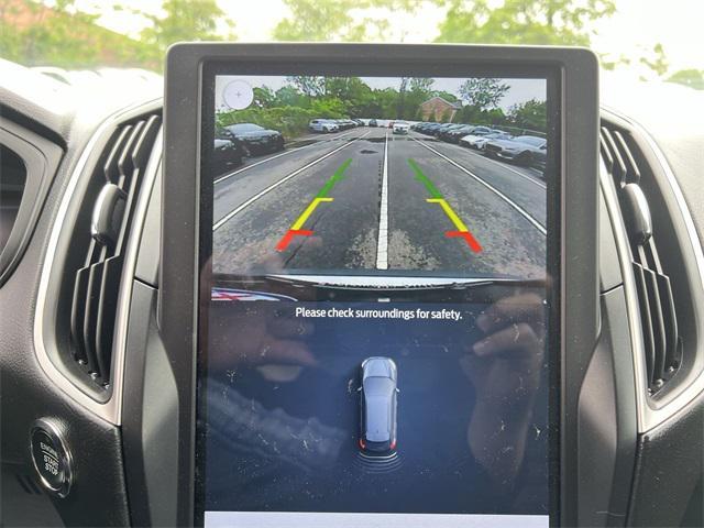 Photo of 2024 Silver Metallic Ford Edge