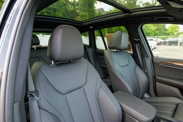 Photo of 2021 Jet Black BMW X3