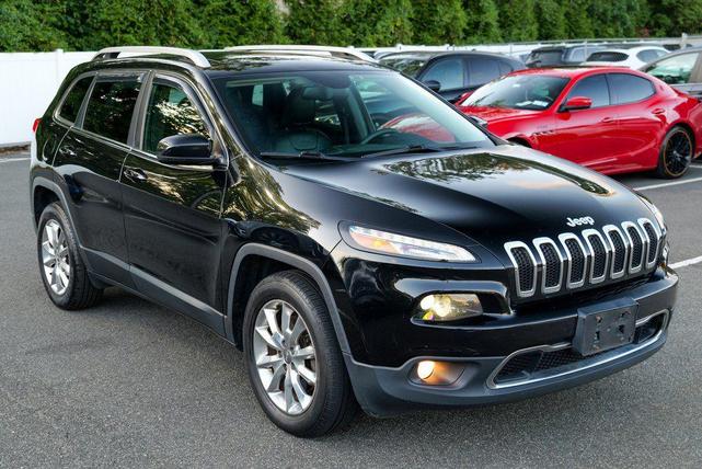 Photo of 2017 Diamond Black Crystal Pearlcoat Jeep Cherokee
