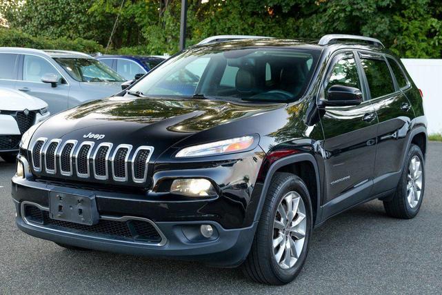 Photo of 2017 Diamond Black Crystal Pearlcoat Jeep Cherokee