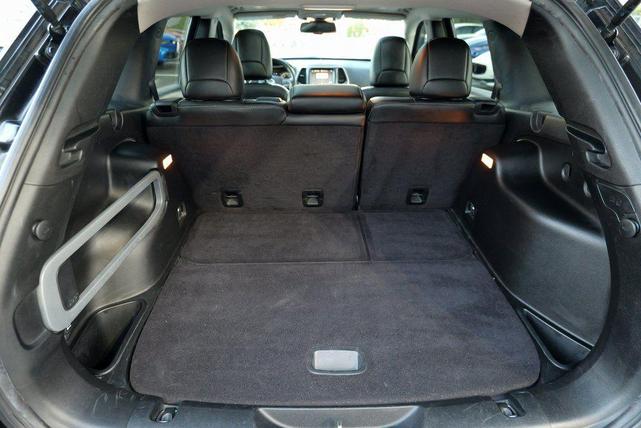 Photo of 2017 Diamond Black Crystal Pearlcoat Jeep Cherokee
