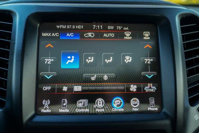 Photo of 2017 Diamond Black Crystal Pearlcoat Jeep Cherokee