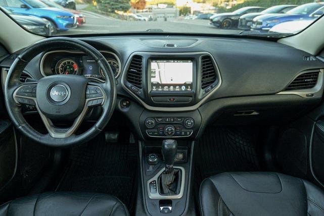 Photo of 2017 Diamond Black Crystal Pearlcoat Jeep Cherokee