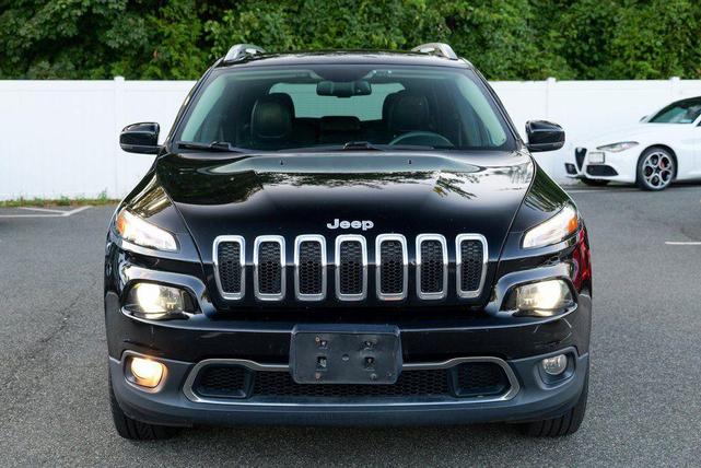 Photo of 2017 Diamond Black Crystal Pearlcoat Jeep Cherokee