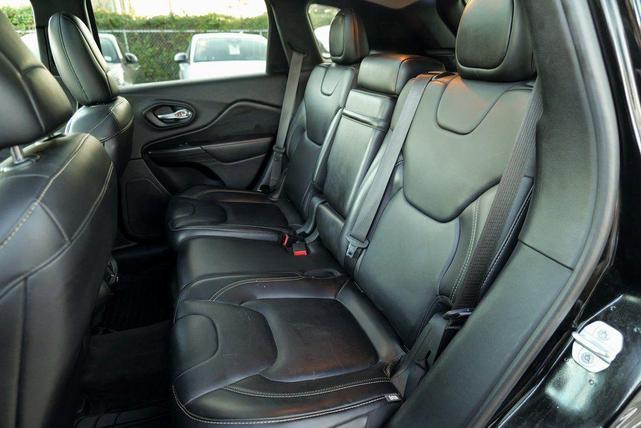 Photo of 2017 Diamond Black Crystal Pearlcoat Jeep Cherokee