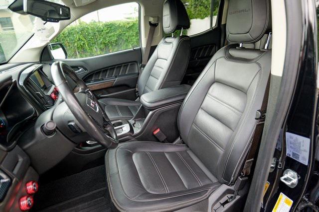 Photo of 2022 Onyx Black GMC Canyon