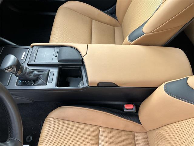 Photo of 2022 Silver Lexus ES 350