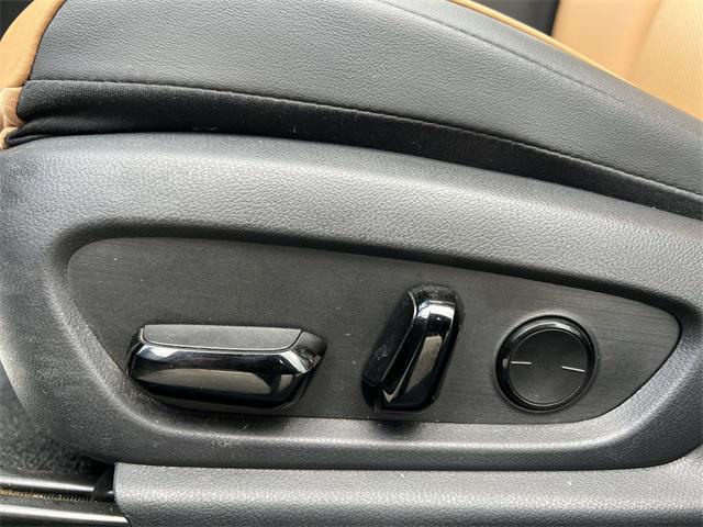 Photo of 2022 Silver Lexus ES 350