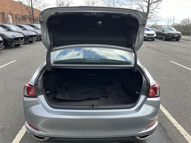 Photo of 2022 Silver Lexus ES 350