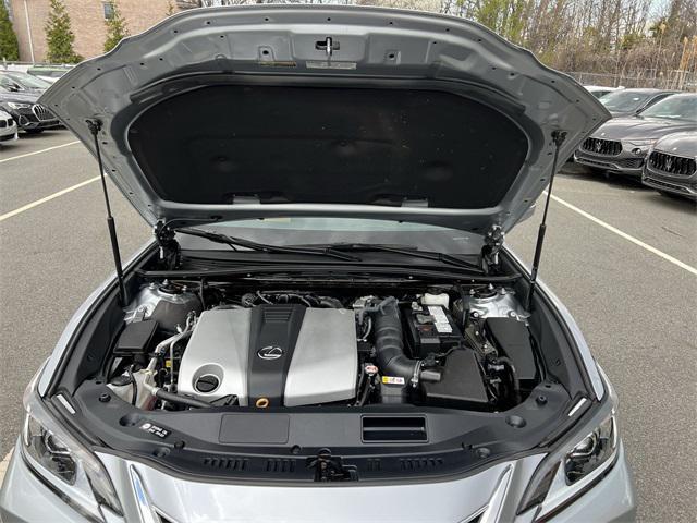 Photo of 2022 Silver Lexus ES 350