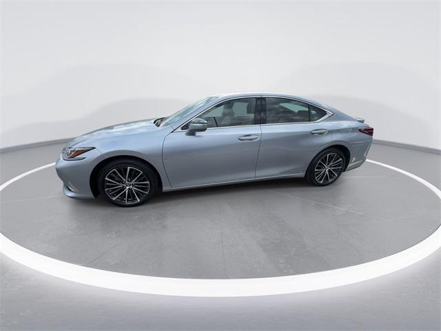 Photo of 2022 Silver Lexus ES 350
