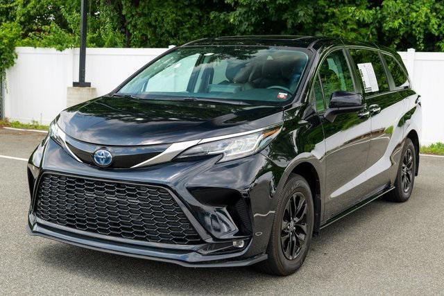 Photo of 2022 Midnight Black Metallic Toyota Sienna