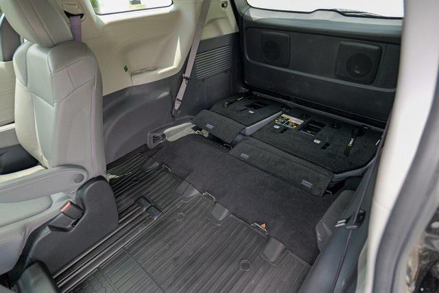 Photo of 2022 Midnight Black Metallic Toyota Sienna