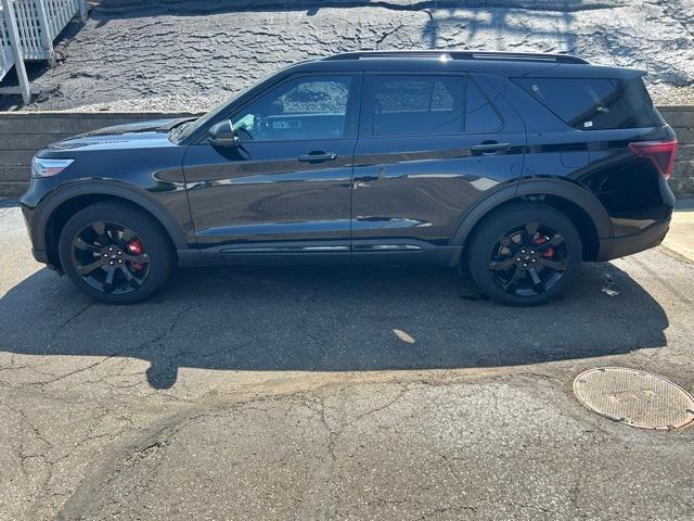 Photo of 2023 Agate Black Metallic Ford Explorer