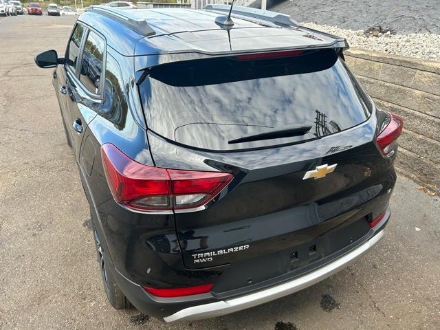 Photo of 2024 Mosaic Black Metallic Chevrolet Trailblazer