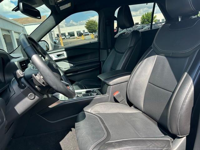 Photo of 2020 Star White Ford Explorer