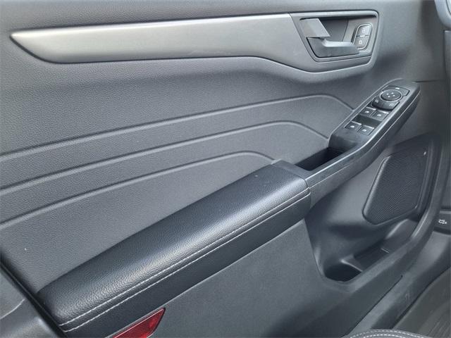 Photo of 2024 Iconic Silver Metallic Ford Escape