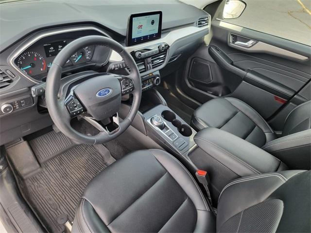 Photo of 2022 Iconic Silver Metallic Ford Escape