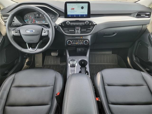 Photo of 2022 Iconic Silver Metallic Ford Escape