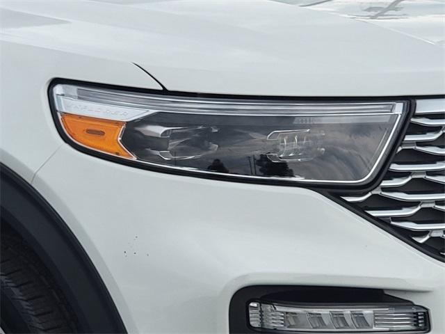 Photo of 2022 Star White Ford Explorer