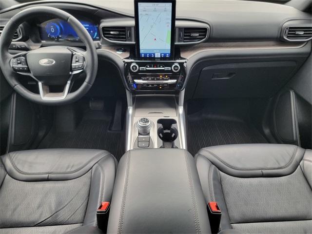 Photo of 2022 Star White Ford Explorer