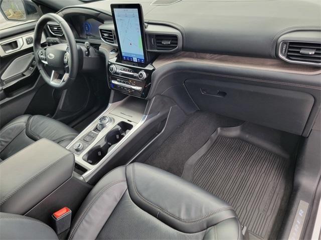 Photo of 2022 Star White Ford Explorer