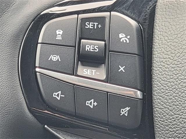 Photo of 2022 Star White Ford Explorer