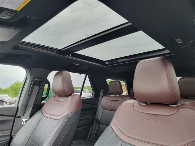 Photo of 2022 Star White Ford Explorer