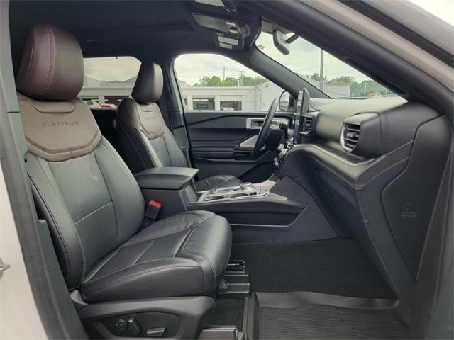 Photo of 2022 Star White Ford Explorer
