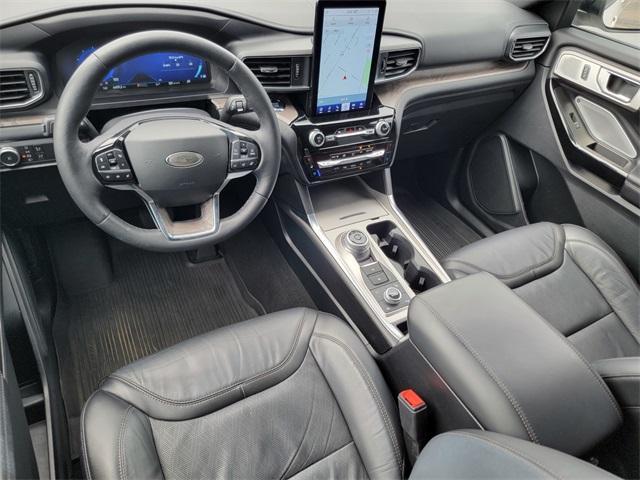Photo of 2022 Star White Ford Explorer