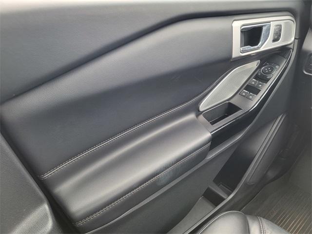 Photo of 2022 Star White Ford Explorer