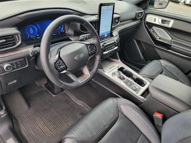 Photo of 2022 Star White Ford Explorer