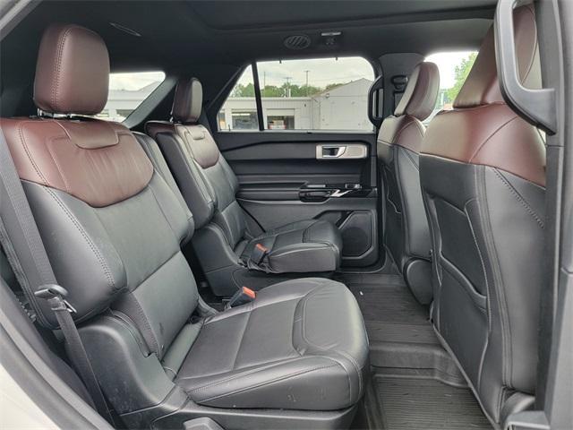 Photo of 2022 Star White Ford Explorer