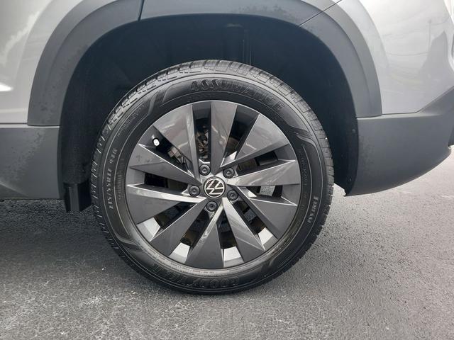 Photo of 2024 Pyrite Silver Metallic Volkswagen Taos