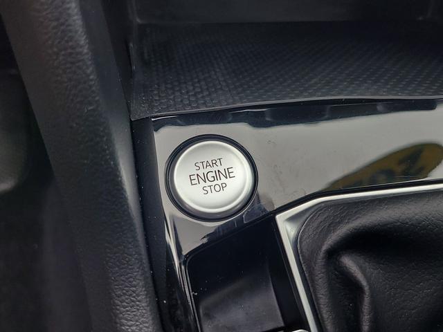 Photo of 2024 Pyrite Silver Metallic Volkswagen Taos