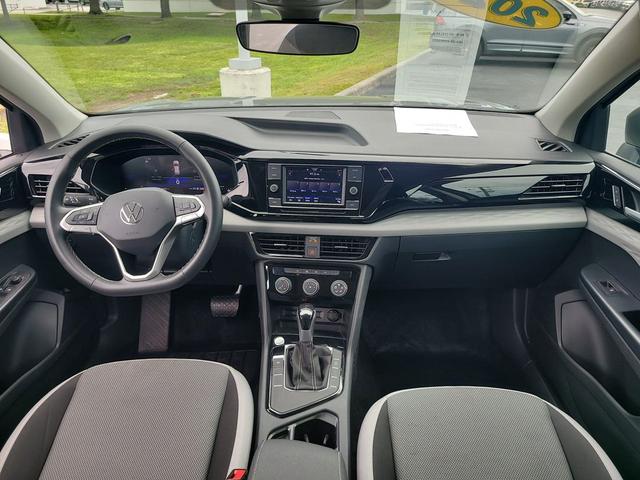 Photo of 2024 Pyrite Silver Metallic Volkswagen Taos