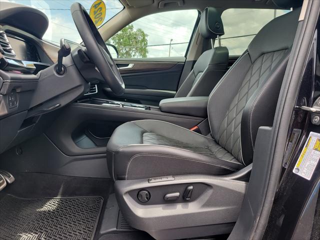 Photo of 2024 Deep Black Volkswagen Atlas
