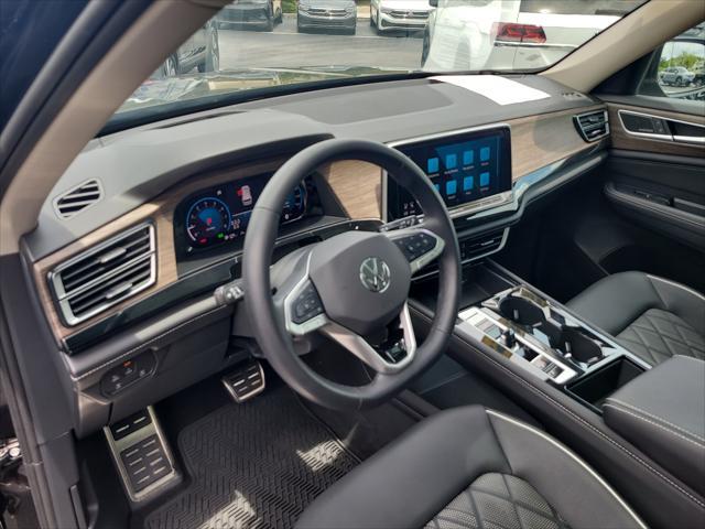 Photo of 2024 Deep Black Volkswagen Atlas