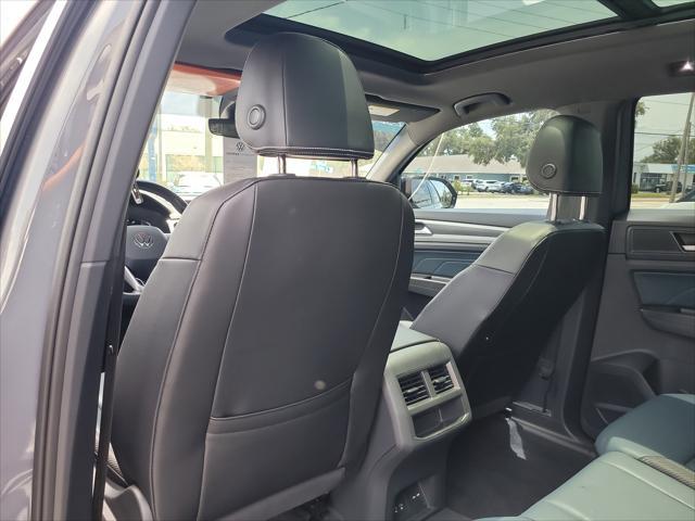Photo of 2023 Pure Gray Volkswagen Atlas Cross Sport